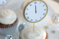 30 glitter clocks for cake and cupcake toppers