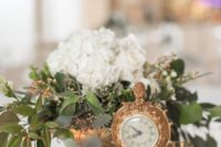 32 vintage gilded clocks for every table