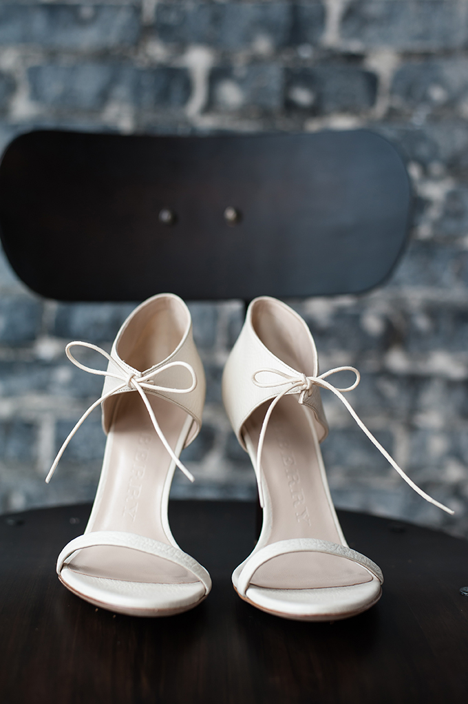 Minimalist white heels with bows