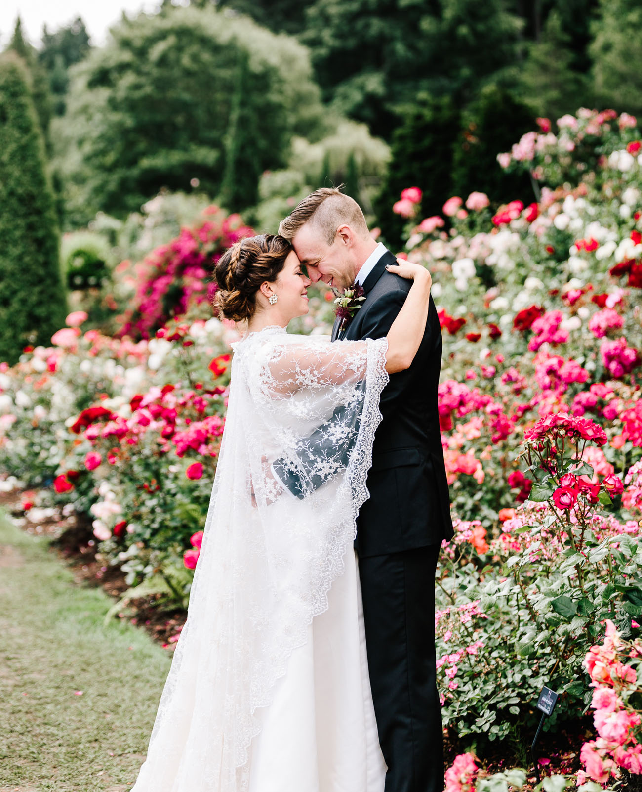 This blooming garden became a perfect place for a romantic wedding