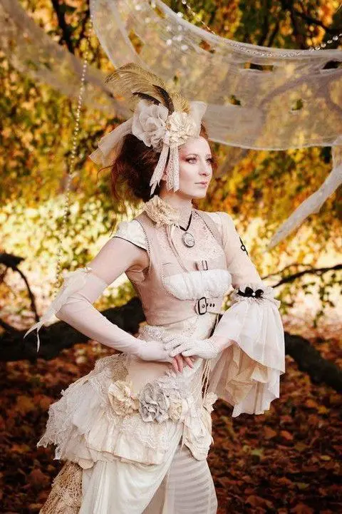 chic steampunk bridal look with attention to details