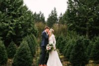 03 take winter wedding photos in a fir tree farm