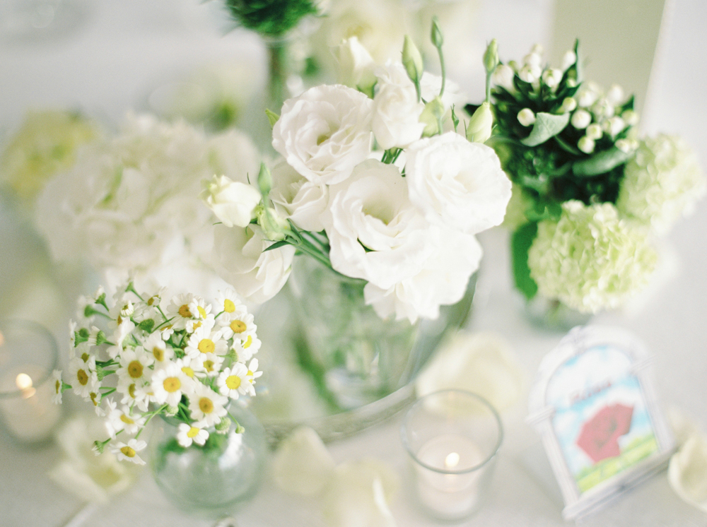 The centerpieces were of white flowers with greenery to stick to the organic Capri scenery