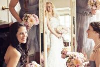10 girls showing the bride in the mirror is a fun idea