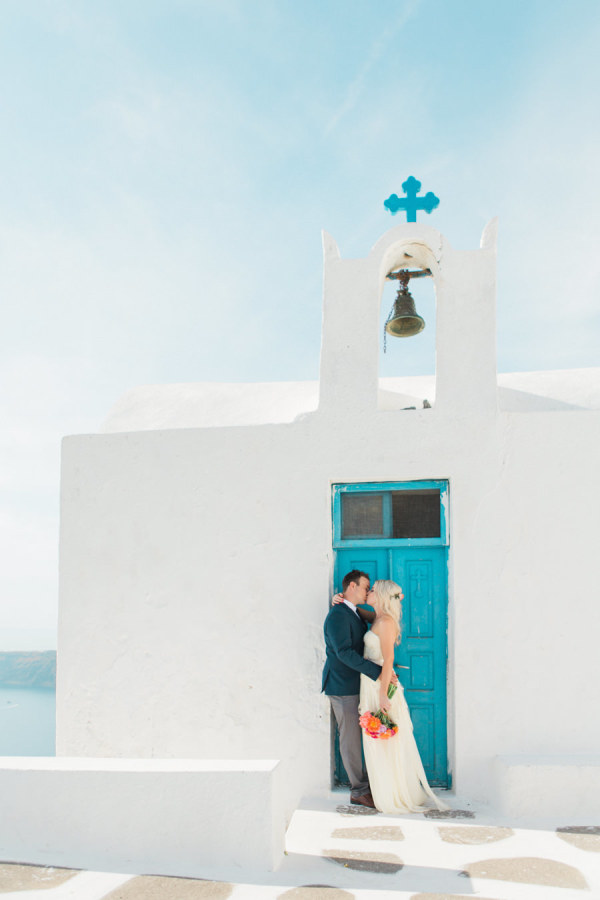 turquoise and white are characteristic colors of Santorini, they have a cool sea-inspired look