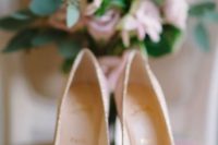 19 gorgeous blush bridal shoes and a bouquet