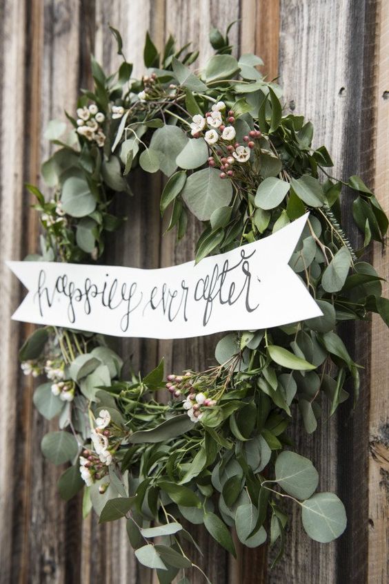 southern winter wedding wreath with flowers