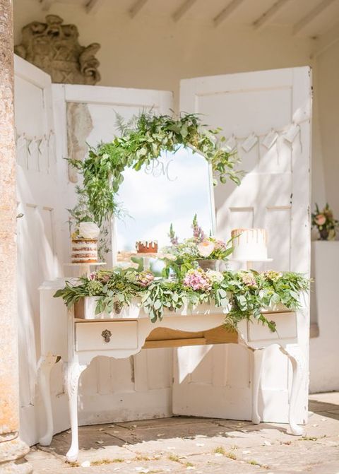 mirror backdrop for a cake table