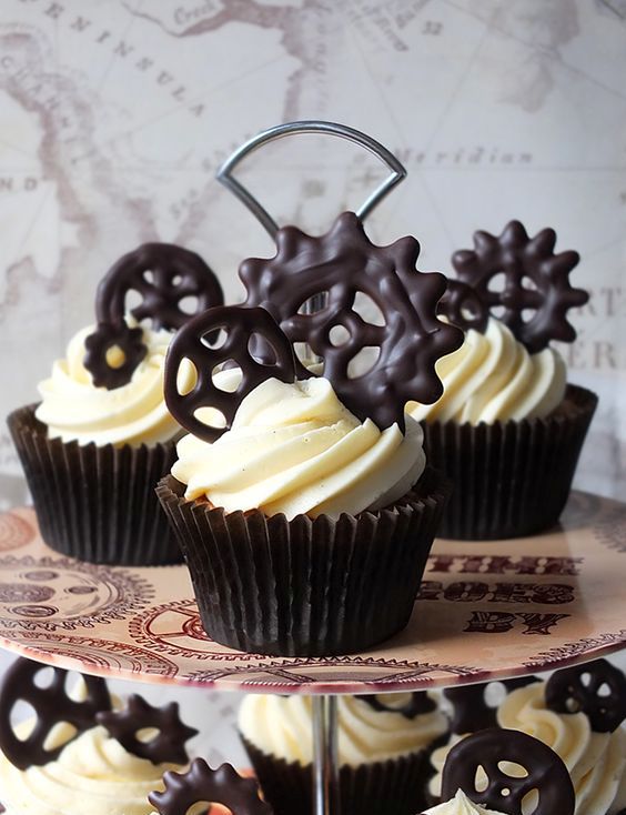 cupcakes stempunk avec des gâteaux au chocolat