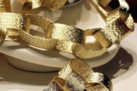 04 a gold paper chain could easily transform an entire room or a small corner into New Year’s Eve focal point