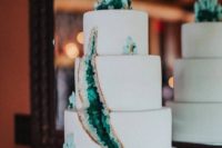 04 emerald wedding cake with gold touches and emerald geode topeprs
