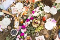 05 a pallet table decorated with a bold flower garland is a perfect idea