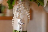 05 mom’s or grandparents’ rosary for wrapping the wedding bouquet