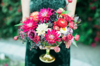 06 The centerpiece is a bold floral one, the blooms are inspried by the fall