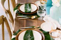 06 tropical tablescape with wood, calligraphy on leaves and gold