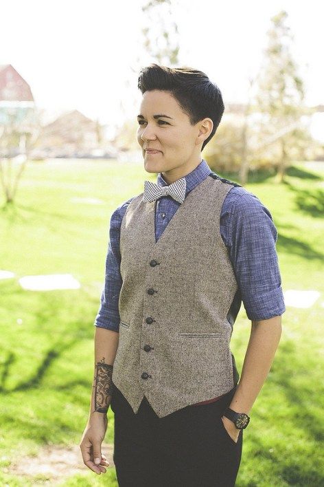 a vintage-inspired bridal look with a vest, a blue shirt and a bow tie is a cool idea if you don't want a wedding dress