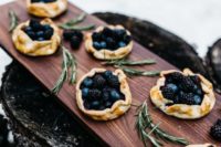 10 What can be more forest-like than tarts with wildberries