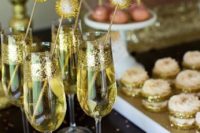 12 glitter champagne glasses and glitter stirrers
