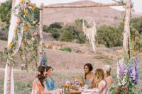16 boho picnic in the middle of nature, with a rustic arch and leaves