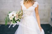 18 wide lace straps and a tulle skirt for a simple and chic wedding gown