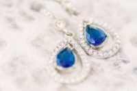 21 stylish earrings with blue stones inside