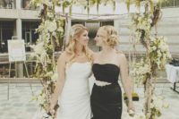 beautiful brides in black and white for a contrasting look at the wedding look fabulous