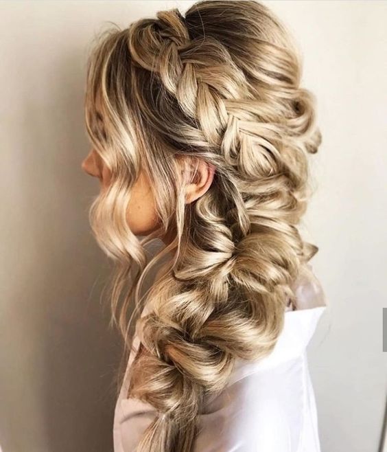 a dimensional and loose side braid with a halo and some face-framing waves is a stylish and catchy idea