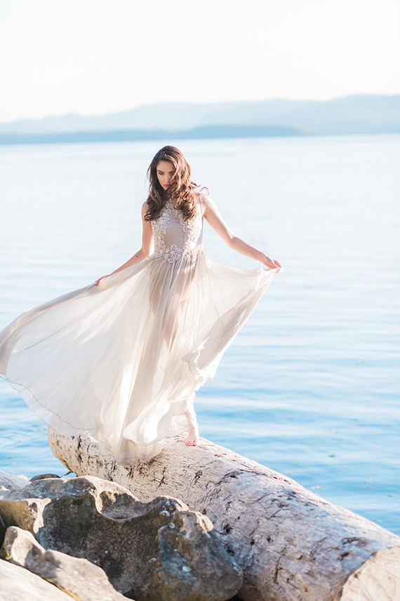 This wedding shoot is nature and coastal inspired, full of beautiful details and sunlight
