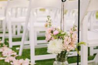02 blush and ivory flowers for decorating the aisle and petals