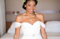 06 flowy wedding dress with a sweetheart neckline and a belt to highlight the waist