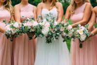 07 The bridesmaids were rocking blush sweetheart dresses