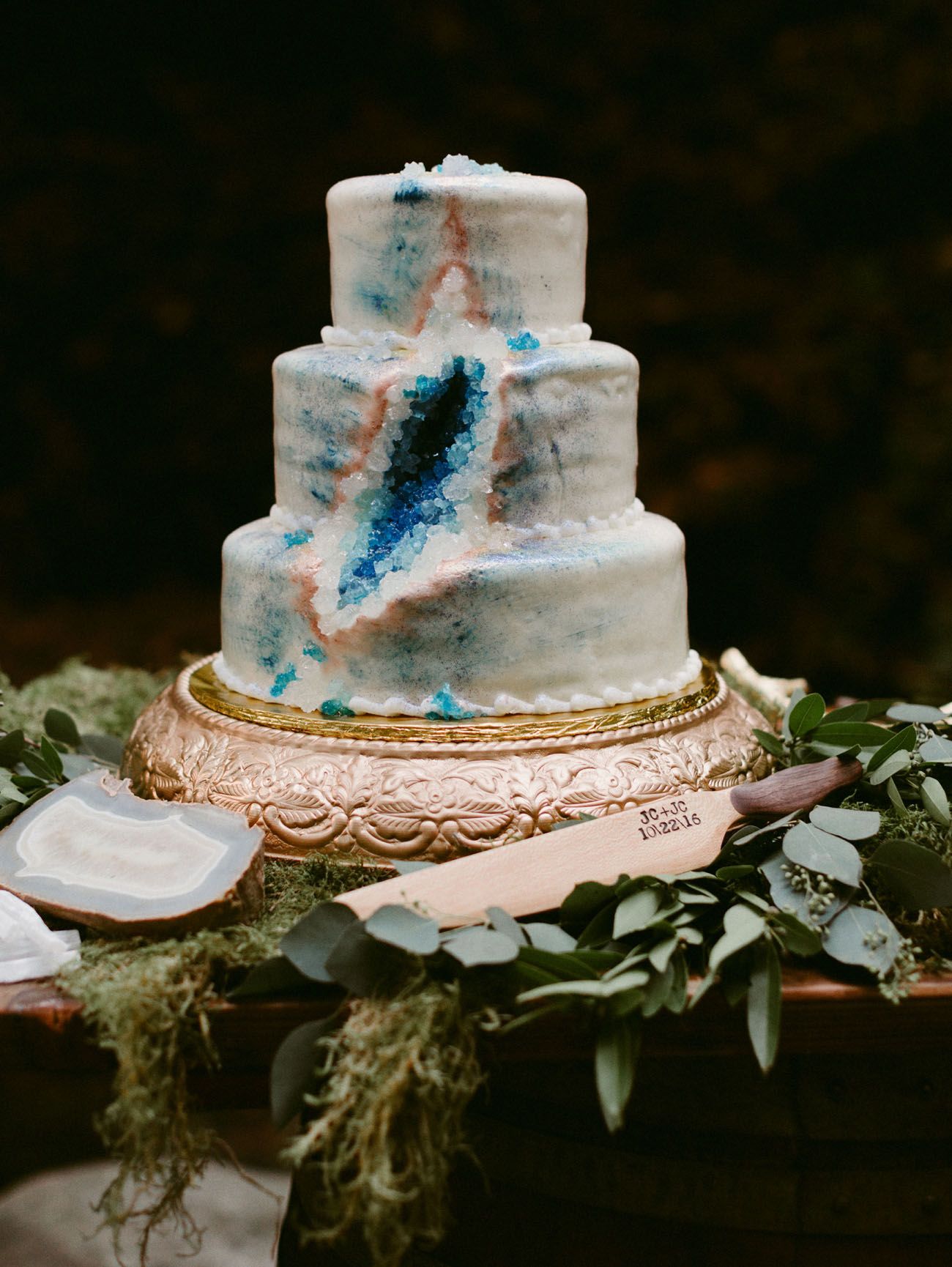 The wedding cake was a geode one