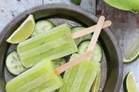 24 margarita and cucumber popsicles to refresh your guests