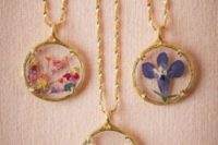 46 wildflower necklaces as bridesmaids’ gifts