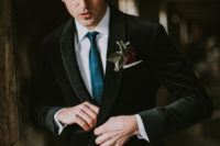 groom’s outfit