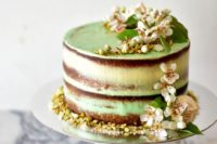 16 pistachio wedding cake with flowers in the color of the year – greenery