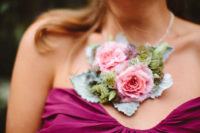 04 a floral necklace to accessorize the bridesmaid’s dress