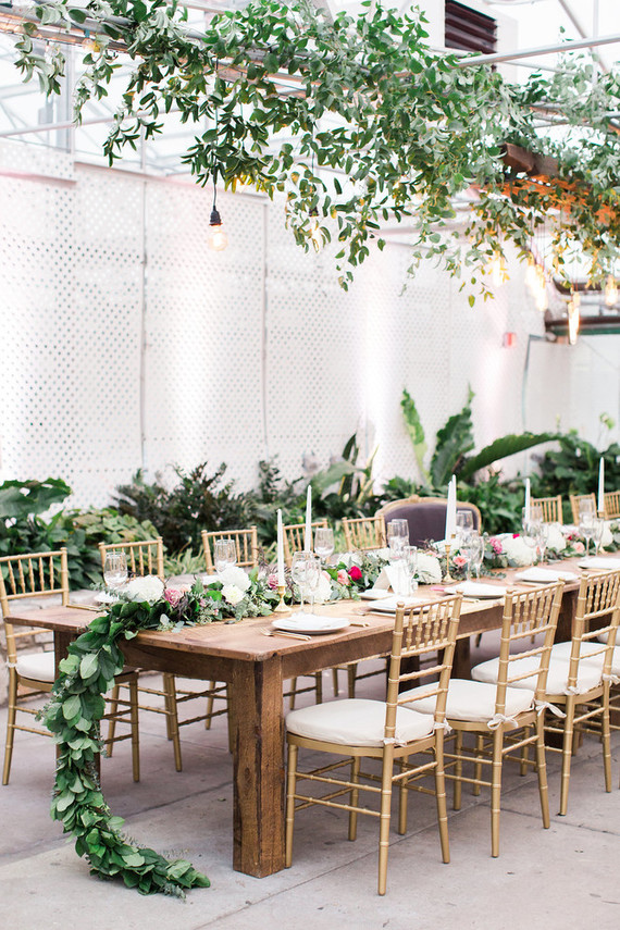 Just look at these greenery table runners and foliage above - it's a real heaven