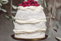 09 Pavola wedding cake with fresh raspberries