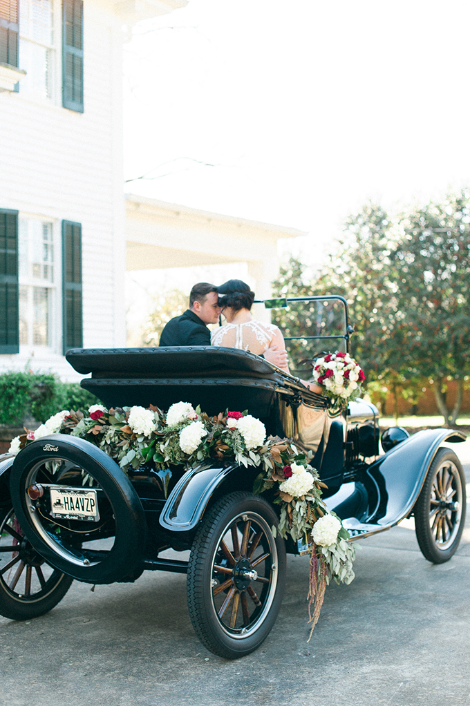 Grab some ideas for your own elegant and exquisite 1920s wedding