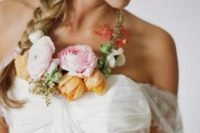 10 cute floral necklace with fresh blooms to add a colorful touch to the bridal look
