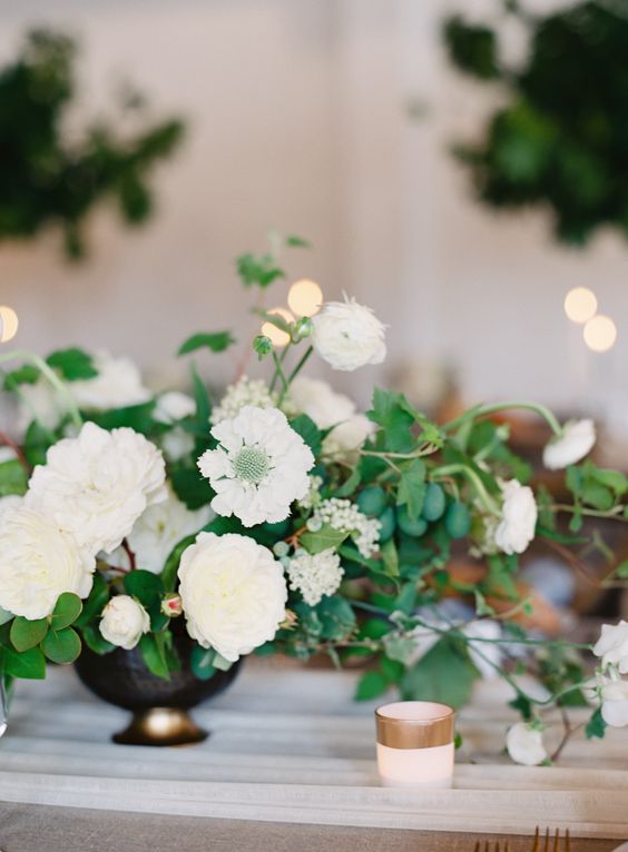white florals will refresh any space and will create a delicate look