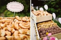20 display cookies in vintage-looking drawers for a chic look