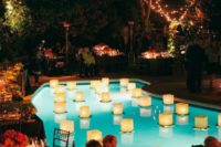 22 floating lanterns in the pool will light up your reception even more
