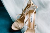 26 strappy nude sandals look very sexy