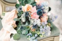 32 cute summer-inspired bouquet in blue and peach tones