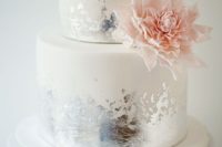 37 white wedding cake with distressed silver leaf ans sugar pink dahlia