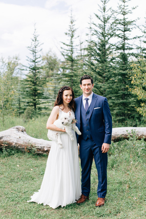 This couple chose a lake house for the venue and the beautiful nature around became a perfect backdrop