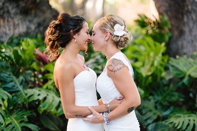 This couple pulled off a Hawaii wedding on a boat with rather a small budget