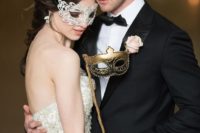 02 a glam masquerade couple in white and gold masks